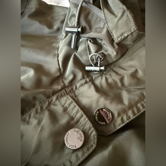 Michael Kors Green Lightweight Anorak Rain Jacket Hood w/Drawstrings Size: Med - Picture 9 of 16